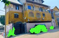 Belle opportunité à saisir à    Lemba terminus Vente d'une parcelle avec  une maison de R+3 où 3 Niveaux dans un coin très ouvert Réf : Arrêt tout lemba où Garage       DESCRIPTION mediacongo