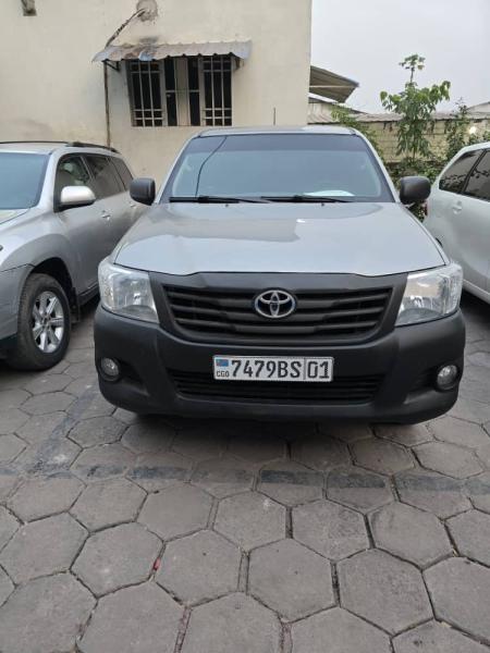 TOYOTA HILUX 2015 A VENDRE 