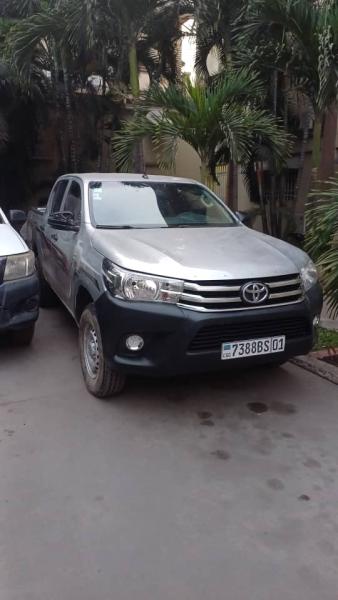TOYOTA HILUX 2022 A VENDRE 