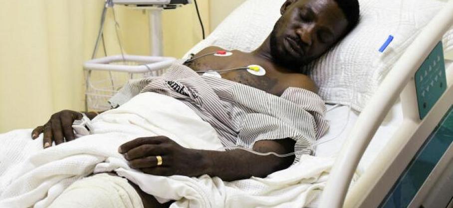 Ouganda : l’opposant Bobi Wine blessé par une grenade lacrymogène et opéré