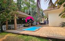 Vente d’une belle villa construite en matériaux durables par le Groupe Forest avec 3CHS autonomes + annexe autonome d’une pièce, etc. Située à Ngaliema, près du Palais des Marbres mediacongo