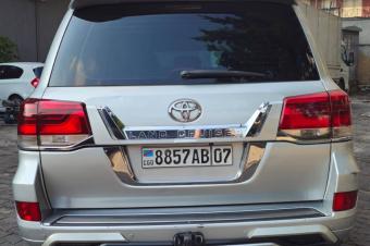 Land Cruise gxr modifier 2022 essence automatique v6 Kilomtrage 22000 camra de recul intrieur cuire Prix 38000  discuter