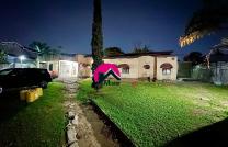 Achetez cette belle villa clef en main de 1.280m² avec 4CHS, annexe d’une CH, guérite, jardin, parking spacieux, etc. Située à Binza-UPN, aux alentours de l’École SAINT DAMIEN mediacongo