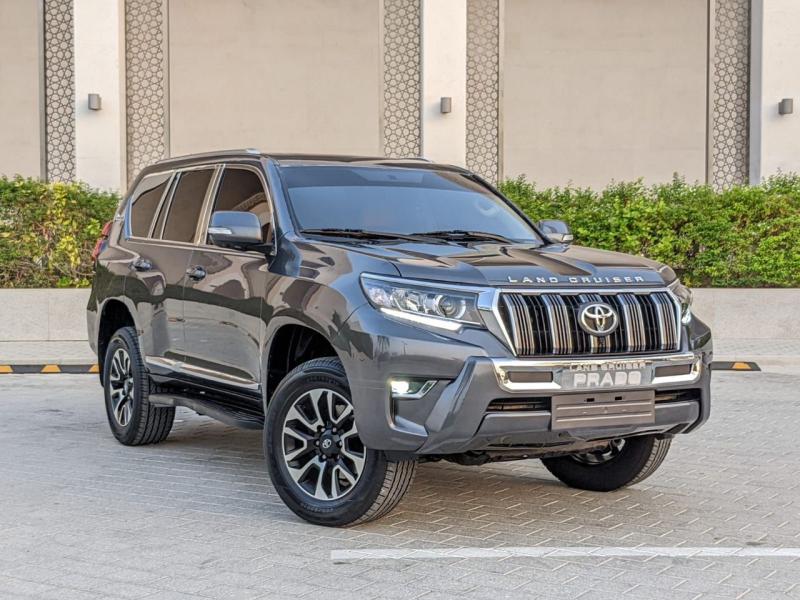 PRADO TX.L ANNE 2014 MODIFIER 2023 FULL OPTION  VOLANT GAUCHE  ESSENCE  AUTOMATIQUE  4 CYLINDRE  INTRIEUR EN CUIR KILOMTRAGE 21000km 3 BANQUETTE7 PLACE SANS PLAQUE  CAMR