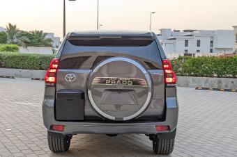 PRADO TX.L ANNE 2014 MODIFIER 2023 FULL OPTION  VOLANT GAUCHE  ESSENCE  AUTOMATIQUE  4 CYLINDRE  INTRIEUR EN CUIR KILOMTRAGE 21000km 3 BANQUETTE7 PLACE SANS PLAQUE  CAMR