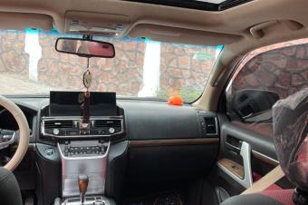 LAND CRUISER GXR  modifier 2022   KLM 16 000  N cylindres  6  Transmission Automatic   N Siges  8  Extra  Essence pneu de rechange sige en cuir Radio Full option