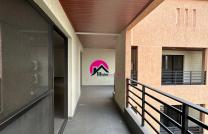 Louez ce magnifique appartement penthouse des 5 chambres autonomes + bureau, dans un immeuble moderne avec divers avantages, etc. Situé à Ngaliema, Joli-Parc, rue asphaltée mediacongo