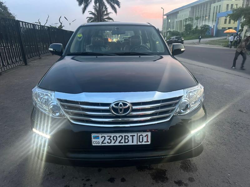 TOYOTA FORTUNER Full Option 2015 AUTHENTIQUE Automatique Essence Couleur dorigine Climatisation impeccable Kilomtrage faible Plaque rcent BT  assurance 6 mois  Prix 22.500 