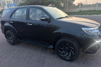 TOYOTA FORTUNER Full Option 2015 AUTHENTIQUE Automatique Essence Couleur dorigine Climatisation impeccable Kilomtrage faible Plaque rcent BT  assurance 6 mois  Prix 22.500 