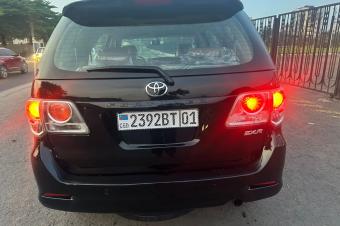 TOYOTA FORTUNER Full Option 2015 AUTHENTIQUE Automatique Essence Couleur dorigine Climatisation impeccable Kilomtrage faible Plaque rcent BT  assurance 6 mois  Prix 22.500 