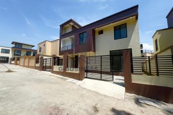 VILLA RECEMMENT CONSTRUITES AU SEIN DUNE CONCESSION MODERNE DE 20 VILLAS LEGEREMENT IDENTIQUES.