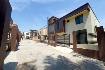 VILLA RECEMMENT CONSTRUITES AU SEIN DUNE CONCESSION MODERNE DE 20 VILLAS LEGEREMENT IDENTIQUES.