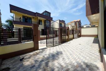 VILLA RECEMMENT CONSTRUITES AU SEIN DUNE CONCESSION MODERNE DE 20 VILLAS LEGEREMENT IDENTIQUES.