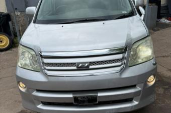 TOYOTA NOHA A VENDRE 