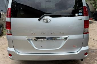 TOYOTA NOHA 2 A VENDRE 