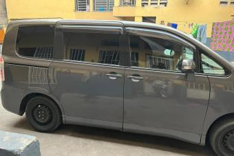 Toyota noha 2 