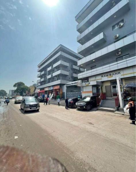 VENTE DIMMEUBLE LUXUEUX  GOMBE 