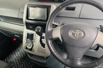 Toyota Noah 3 