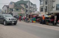 Vente parcelle sur macadam contiennent une grande maison à ngaliema mbinza UPN  mediacongo