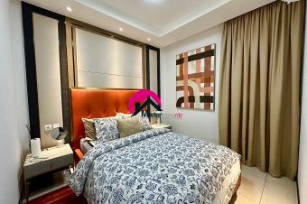 Vente dun luxueux appartement de  245m avec 3CHS dans un immeuble 5 toiles offrant divers avantages piscine  dbordement salle de sport aire de jeux enfants etc.  Gombe