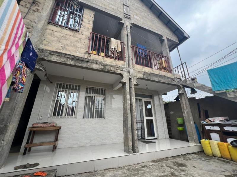 Parcelle avec maison dun niveau  vendre Commune de Mont Ngafula 