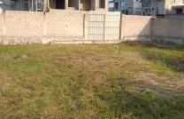 Terrains à vendre à Bandal cité Oasis clôturer cadastrés 20msur20 300000 dollars à discuter et 10msur20 150000 dollars à discuter mediacongo