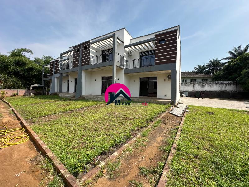 Location des 4 magnifiques villas en duplex identiques des 3CHS au sein dune concession des 5 occupants  Ngaliema BinzaMacampagne rf Place Commerciale 