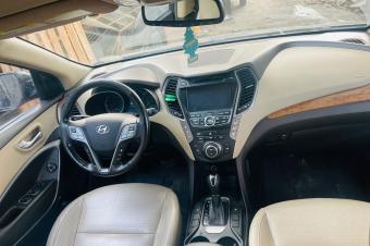 Hyundai Santafe  Anne 2015 Volant gauche 6 cylindres  Essence  Automatique  3 banquette  Intrieur en cuir Couleur dorigine  Camra de recule   Prix 14000 Localisation
