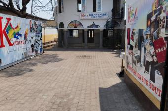 Vente une grande parcelle  Limete 1 re ru funa sur macadam 