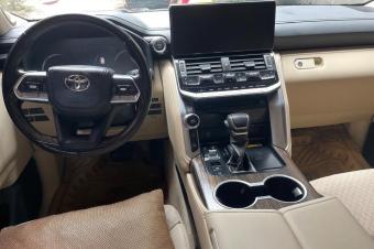 Land Cruiser VXR 2023 automatique essence  V8 kilomtrage 1800  Dernier prix 90.000  Localisation appel   Offre directe