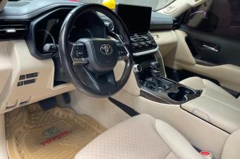 Land Cruiser VXR 2023 automatique essence  V8 kilomtrage 1800  Dernier prix 90.000  Localisation appel   Offre directe