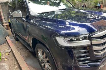 Land Cruiser VXR 2023 automatique essence  V8 kilomtrage 1800  Dernier prix 90.000  Localisation appel   Offre directe
