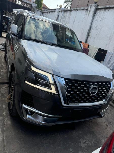 2 nissan platinum 2023 authentique  000 Km offre direct prix 135.000  discuter  Localisation barumbu  Offre direct merci 