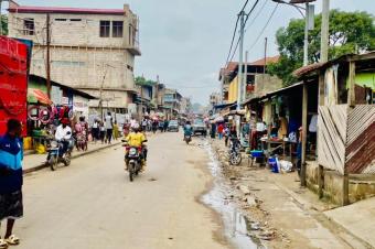 Parcelle  vendre de 2 niveaux dans la commune de ngaliema vers pompage 
