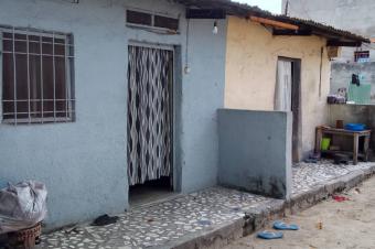Parcelle de 9msur13  vendre  kintambo contenant des maisons  dtruire 100000 dollars  discuter 