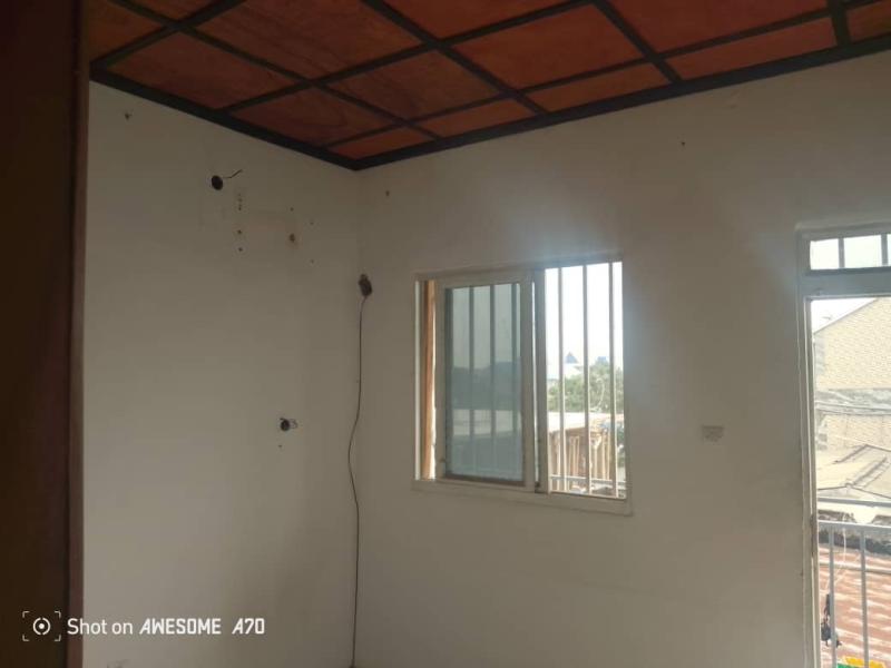 APPARTEMENT VIDE MISE EN LOCATION  LIMETE 7 ME RU INDUSTRIELLE NON LOIN DE MACADAM 