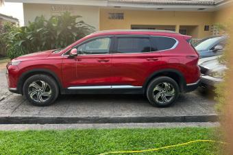 Hyundai  Santa fe 2023 Sans plaque  Toit panoramique   Prix 30.000