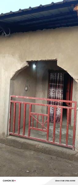 Vente parcelle cltur avec une maison  Mont Ngafula