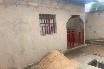 Vente parcelle cltur avec une maison  Mont Ngafula