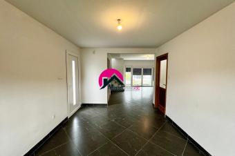 Vente dune magnifique villa privative des 3CHS espace verdure parking au sein dune concession offrant divers avantages. Situe  proximit du Palais du Peuple et Martyrs.