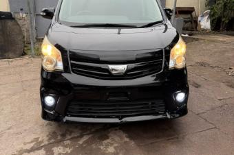 TOYOTA NOHA NOUVEAU  VENDRE  KINSHASA 