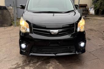 TOYOTA NOHA NOUVEAU  VENDRE  KINSHASA 