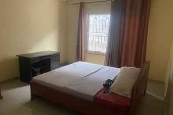 PARCELLE MISE EN VENTE  MONT NGAFULA AVEC DEUX BTIMENTS 