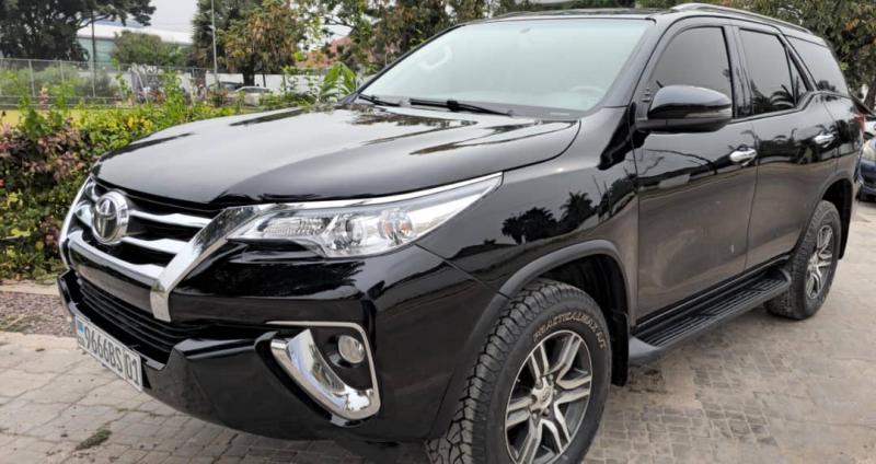 Toyota fortuner 2019 essence automatique 4cylinder kilomtrage 71000 intrieur cuire Camra de recule Prix 38000  discuter