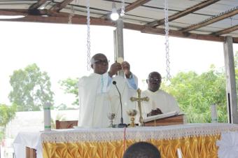 Kinshasa la dpute Nationale Marie Kyet Mutinga participe  une messe daction de grce dans une paroisse catholique  Tshangu