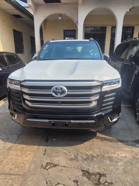 Toyota Land Cruiser GXR 2024