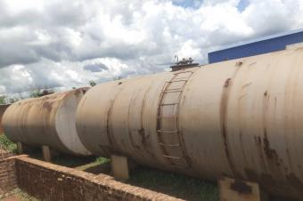 Dpt de carburant de 75150 m a vendre  Lubumbashi sur la principale de la route kasenga au prix de 2.500.000   Dbattre 