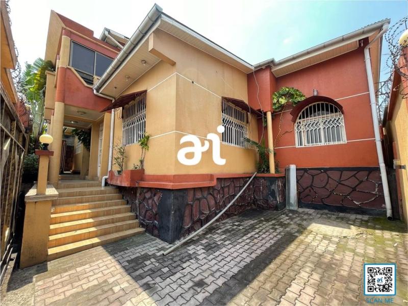 VENTE PARCELLE DE 300m AVEC BTISSE R1 DE 4 CHAMBRES ET BUREAU  KINSHASA CITE MAMA MOBUTU