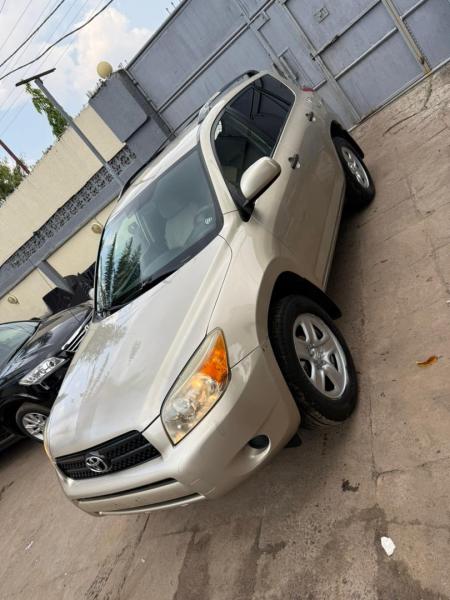 TOYOTA RAV4 A VENDRE  KINSHASA 