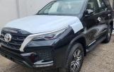 *TOYOTA FORTUNER*  Sans plaque  Année de Fab 2024 *Kilométrage 00* Couleur d'origine partout  Volant gauche  Full options  Jantes chromées  Écran tactile  *54.000$* légèrement di*
